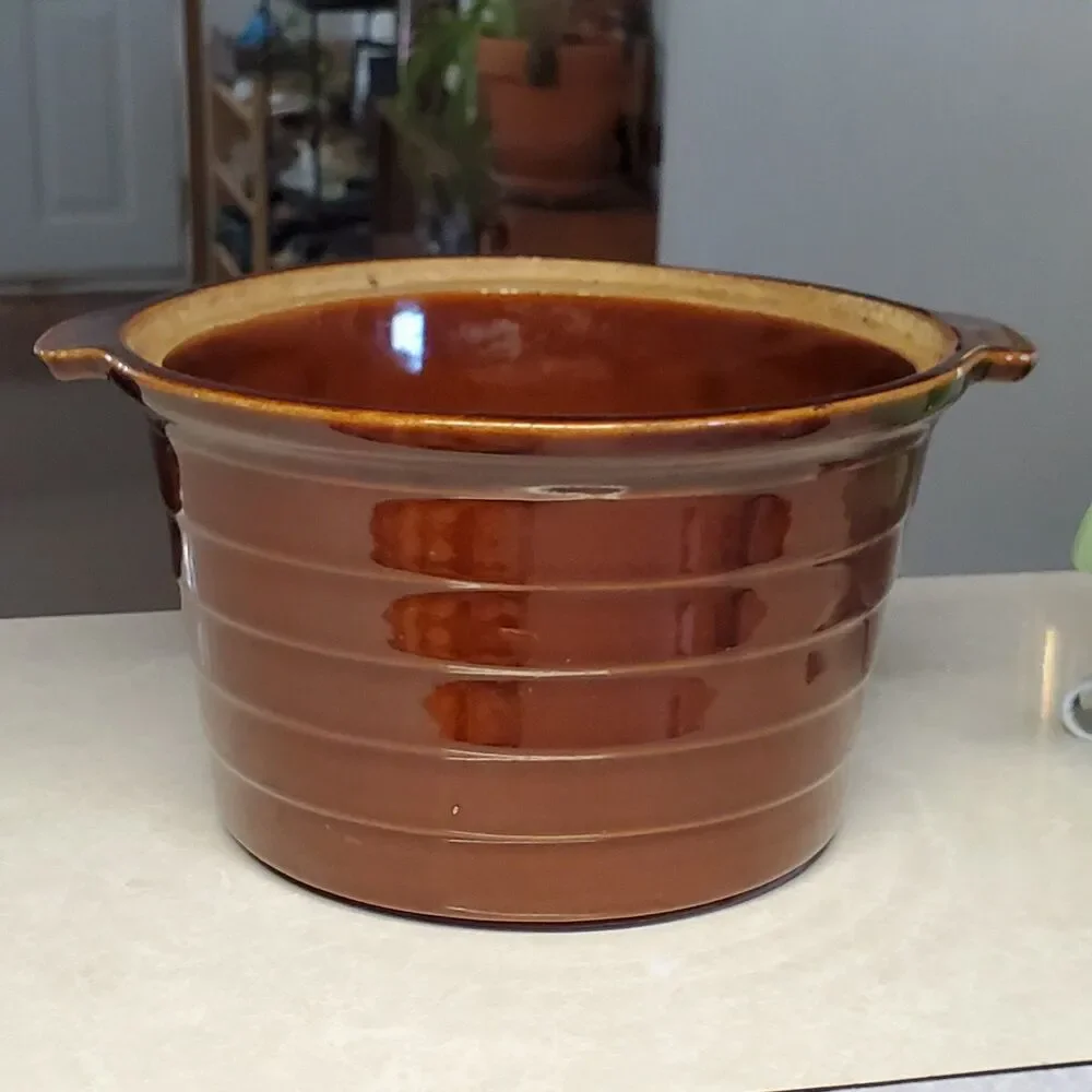 Vintage Monmouth Pottery Maple Leaf Brown Beehive Ovenproof 2 Qt Bean Pot no lid